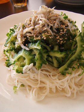 ゴーヤとしらすのぶっ掛けそうめん